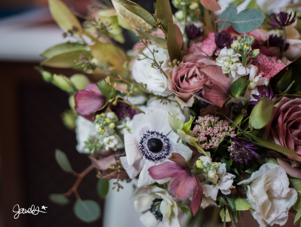 bonnie & clyde wedding flowers